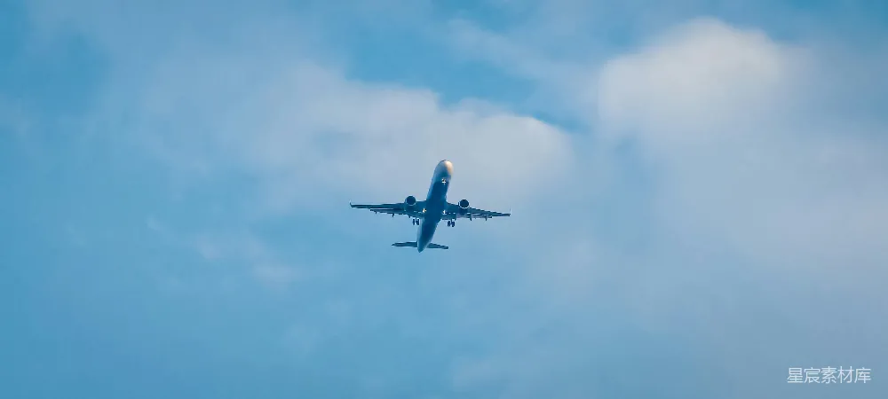 高清摄影 飞机 蓝天 云朵 旅行 自由 空中飞行的飞机