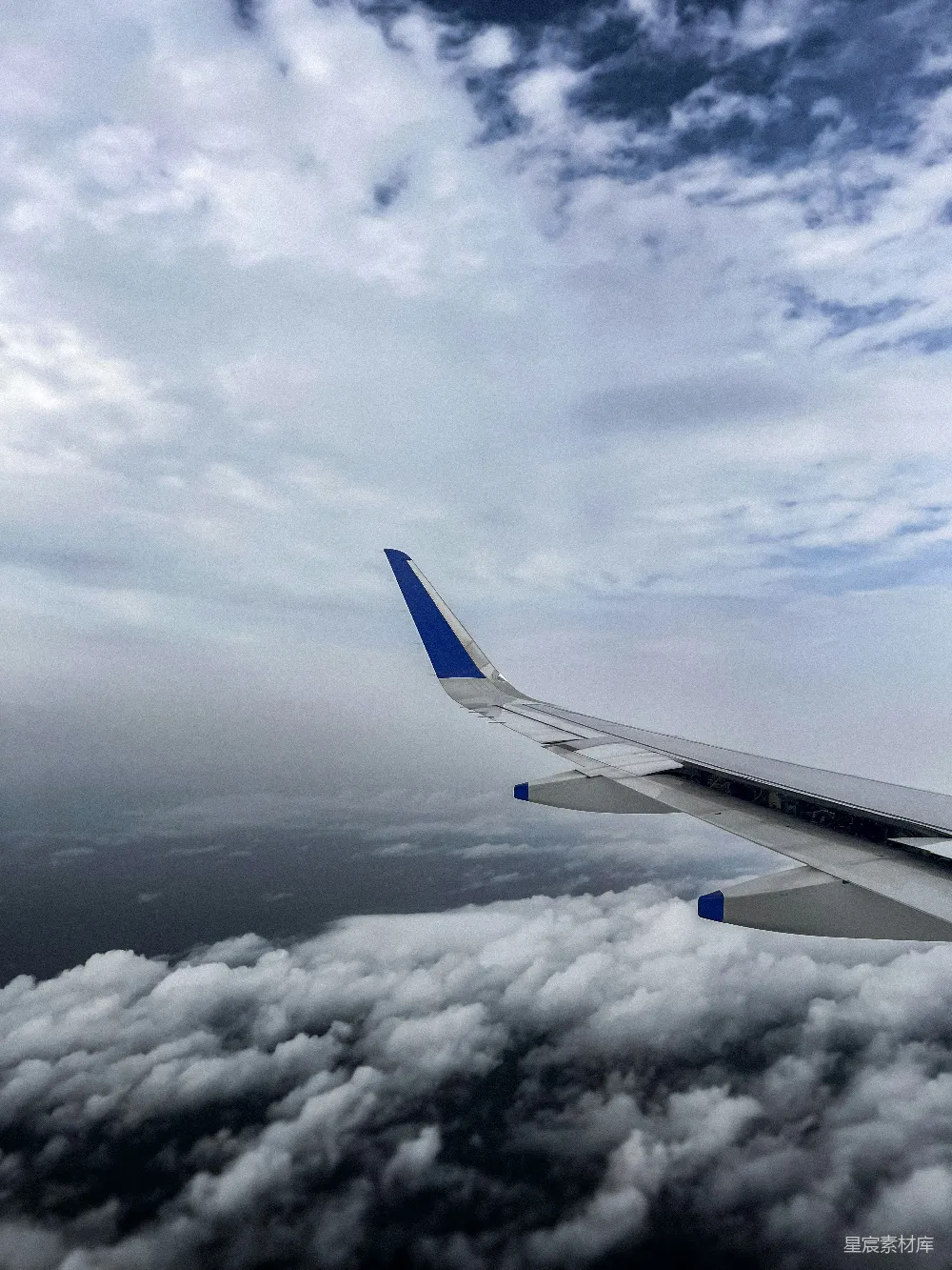 高清摄影 飞机 天空 云层 旅行 自然 云端的翅膀