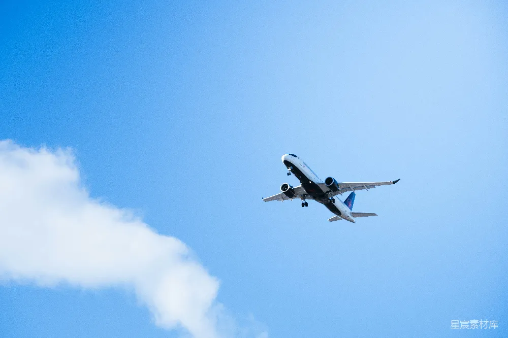 高清摄影 飞机 蓝天 飞行 航空 旅行 蓝天中的飞机