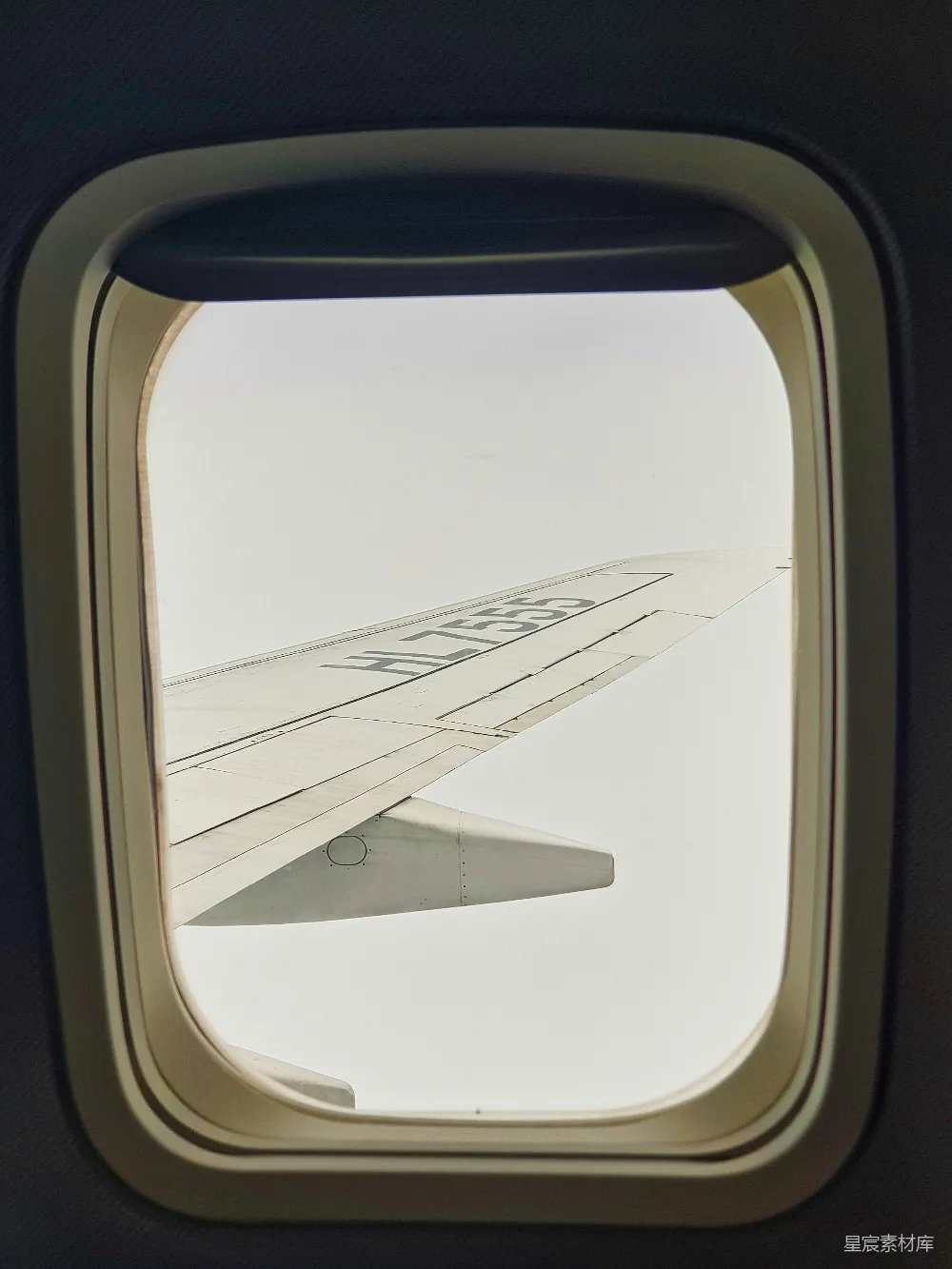 高清摄影 飞机 机翼 旅行 天空 飞行 空中视角：飞机机翼