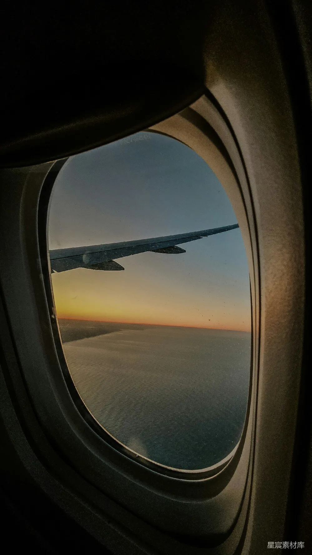 高清摄影 飞机 窗外 黄昏 旅行 风景 飞机窗外的黄昏