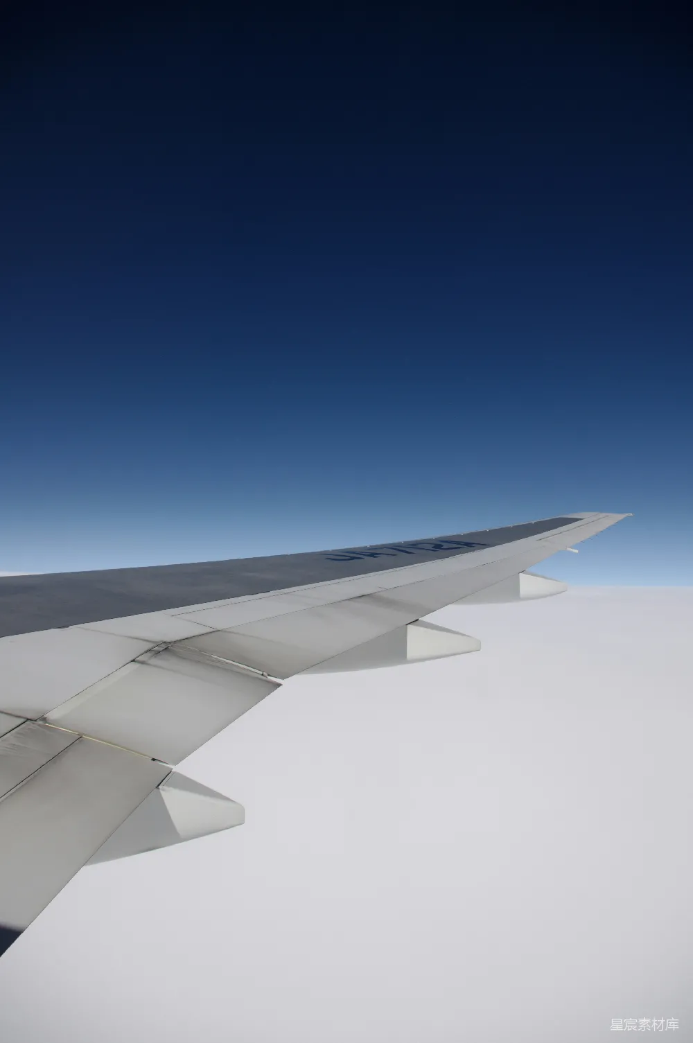 高清摄影 飞机 航空 旅行 天空 自然 飞机翅膀与蓝天白云