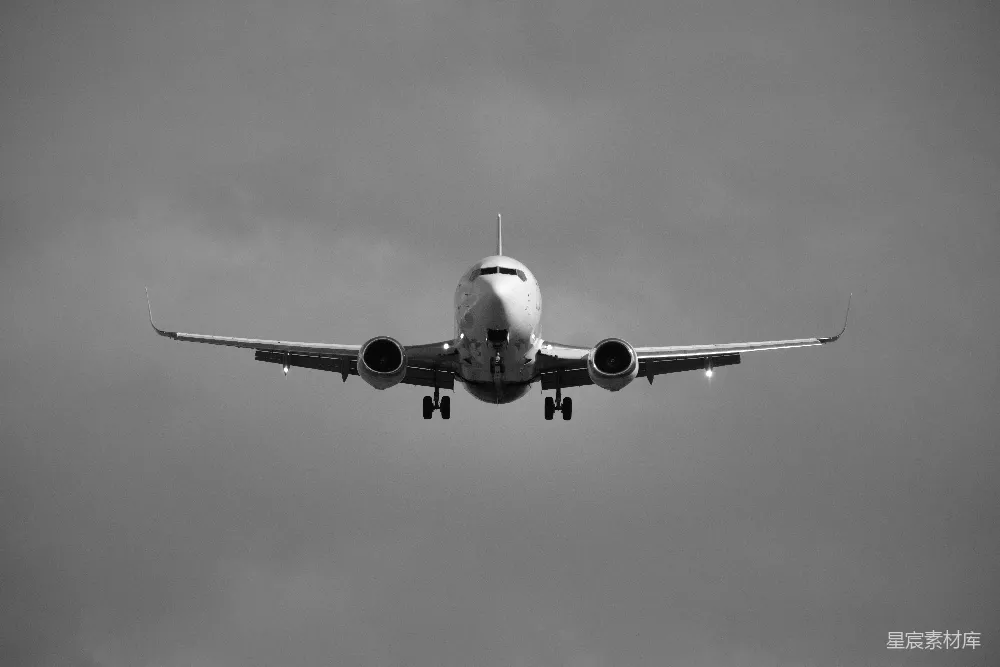 高清摄影 飞机 黑白摄影 飞行 天空 旅行 空中俯瞰的飞机