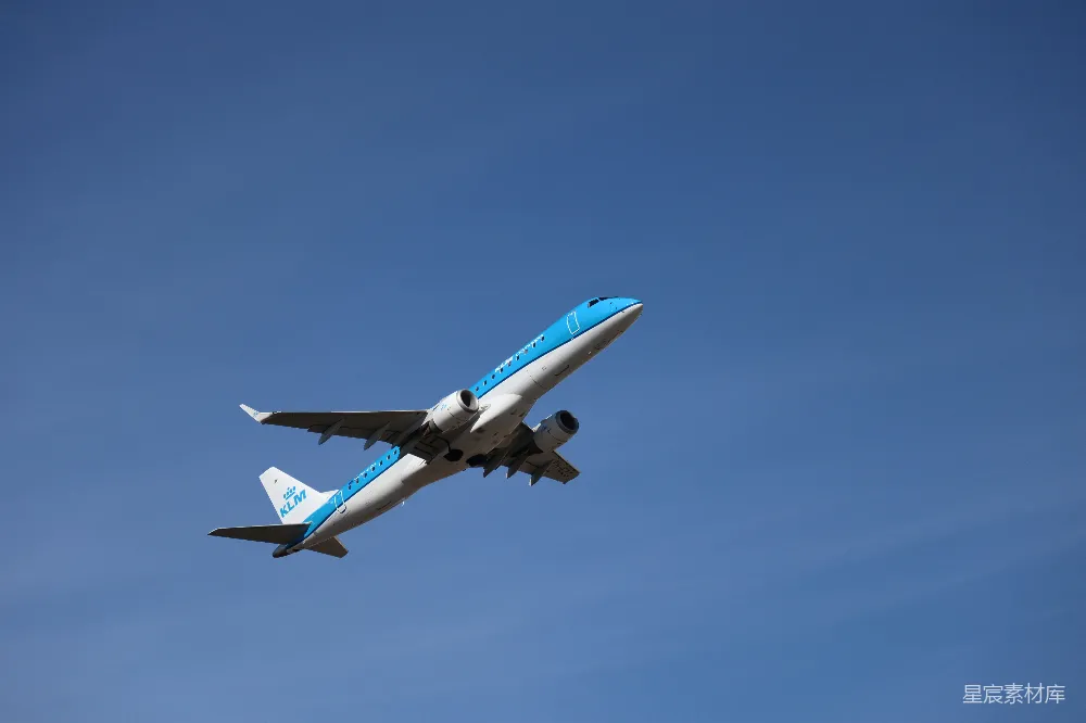 高清摄影 飞机 蓝天 KLM 飞行 航空 蓝天下的KLM航空公司飞机
