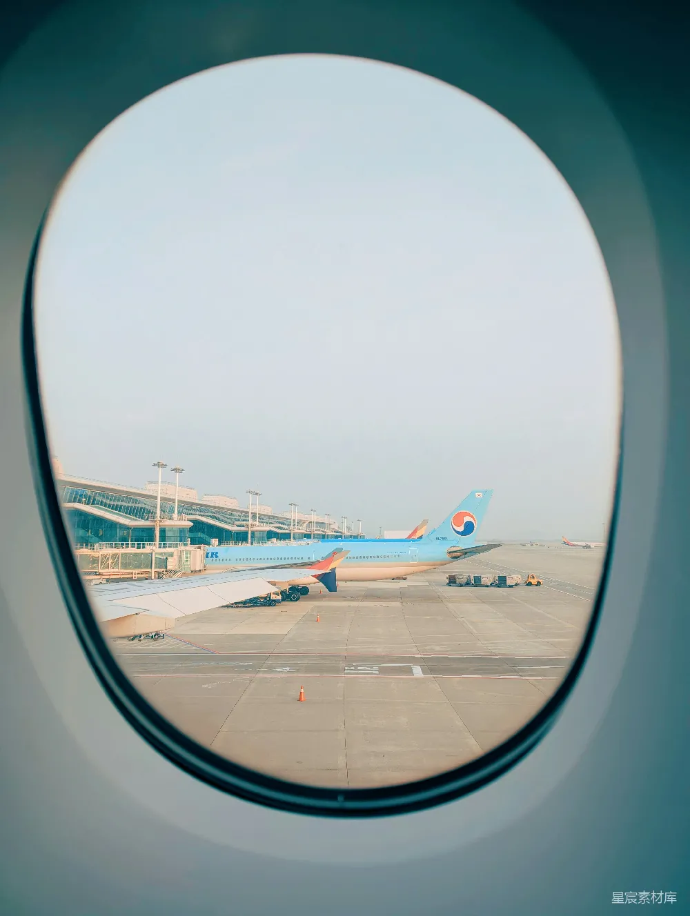 高清摄影 飞机 机场 旅行 航拍 风景 飞机窗外的机场