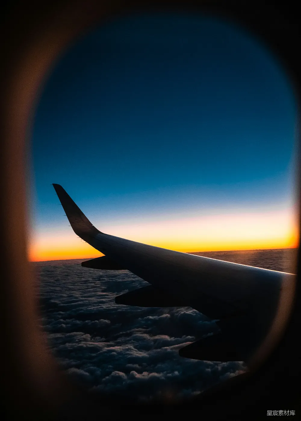 高清摄影 天空 飞行 日落 云层 旅行 飞机窗外的夕阳