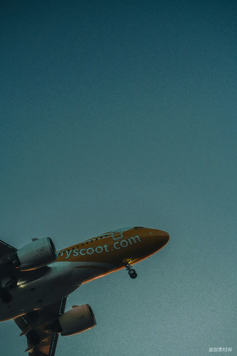 高清摄影 飞机 天空 旅行 FlyScoot 航班 飞越天空的飞机：FlyScoot的空中旅行