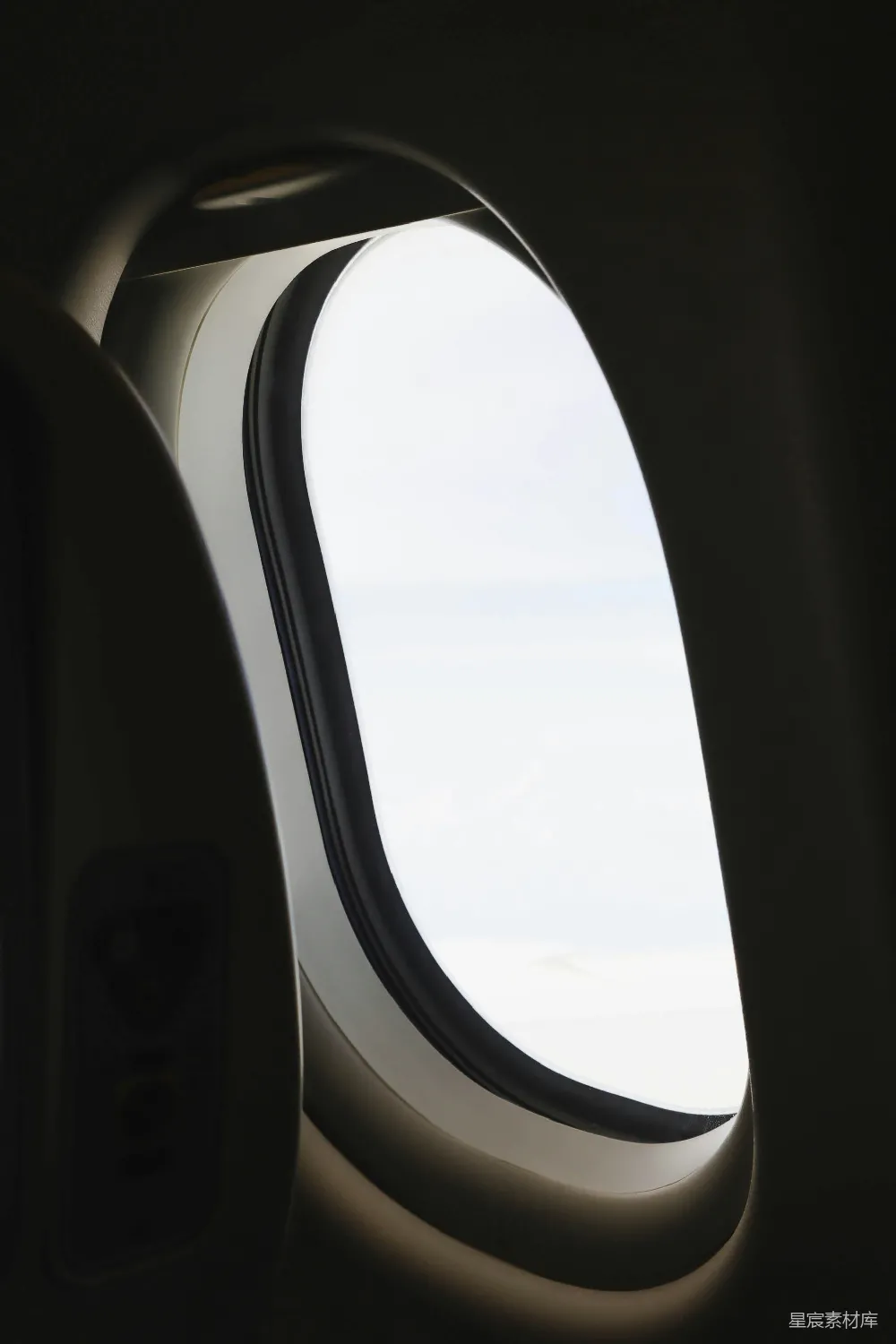 高清摄影 飞机 窗户 旅行 宁静 天空 飞机舷窗上的宁静时光