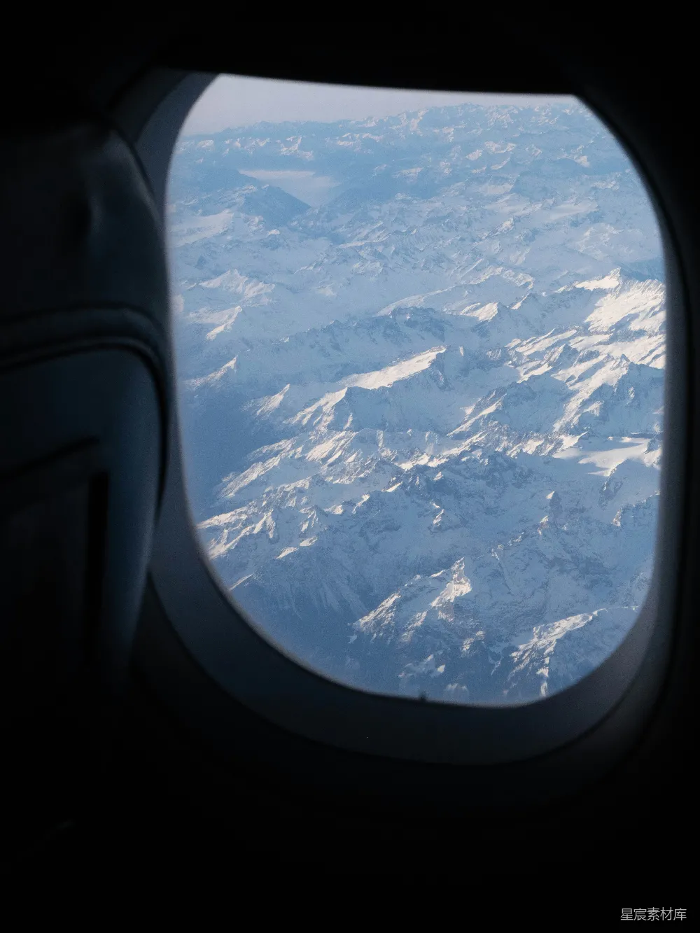高清摄影 雪峰 飞机窗 自然风光 旅行 空中俯瞰雪峰