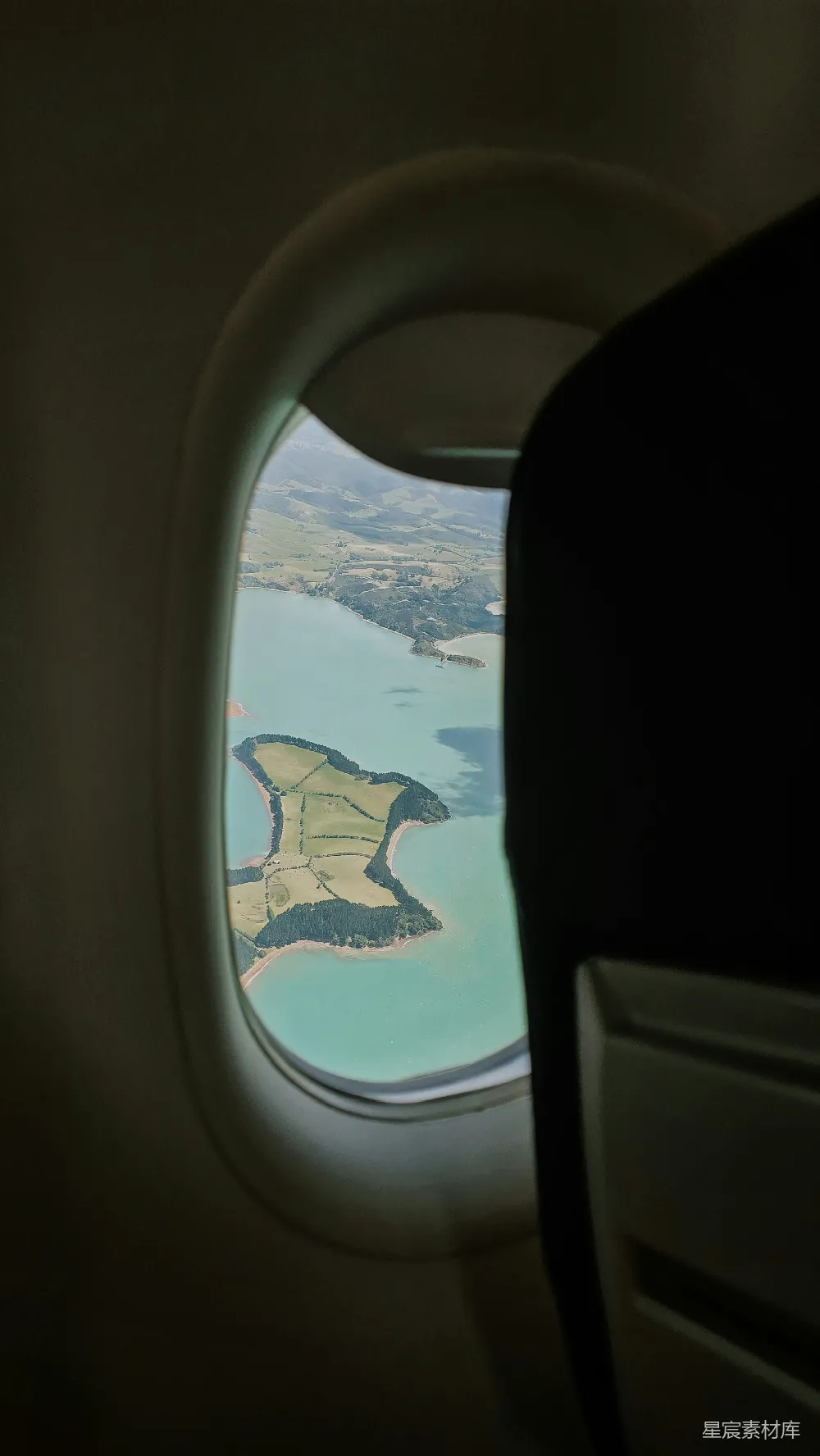 高清摄影 风景 旅行 飞机 自然 湖泊 飞机上的风景