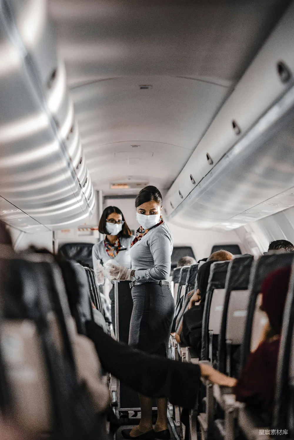 高清摄影 飞机 乘务员 口罩 安全 旅行 疫情期间飞机上的乘务员
