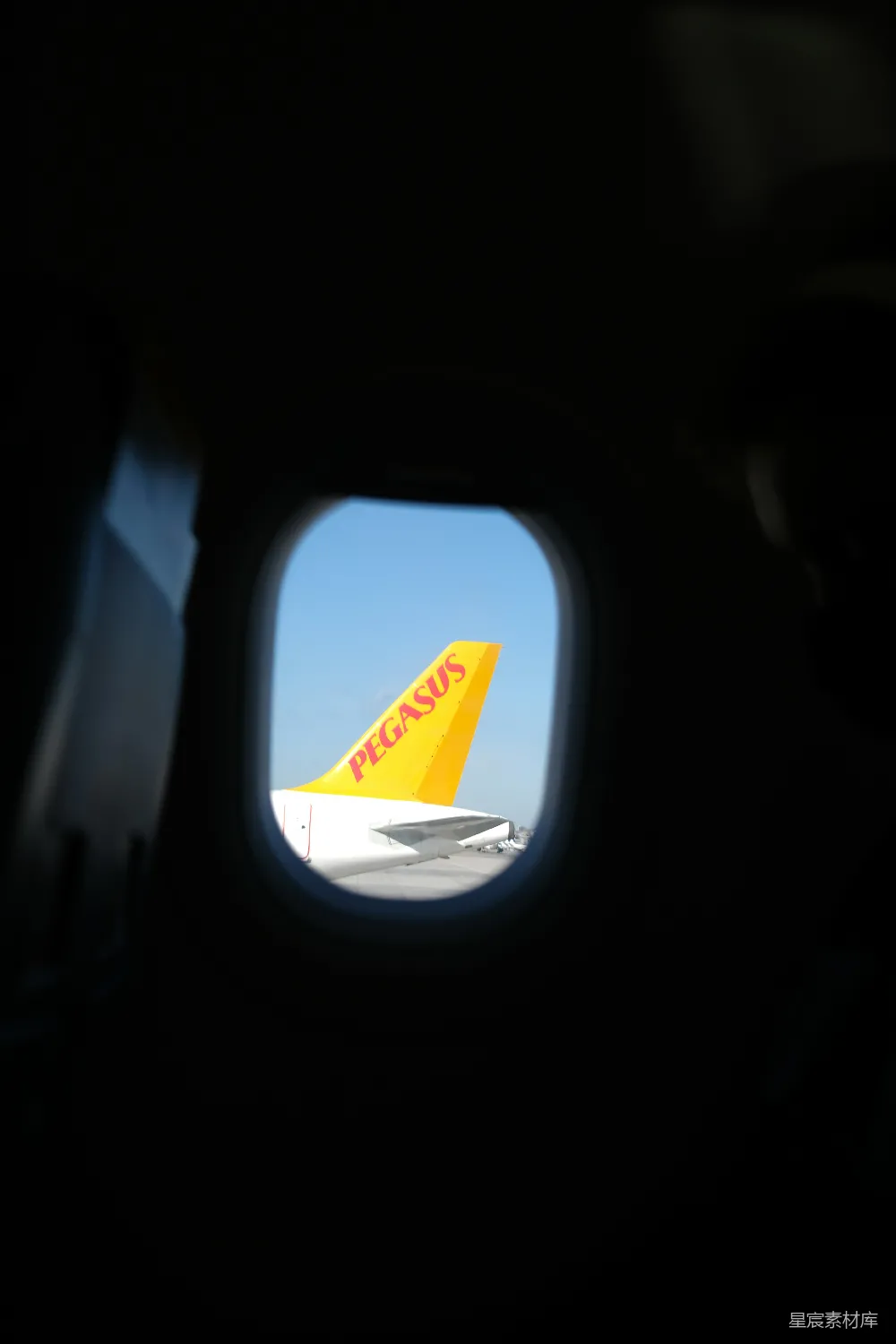 高清摄影 飞机 机翼 PEGA SUS 旅行 天空 飞机窗外的PEGA SUS机翼