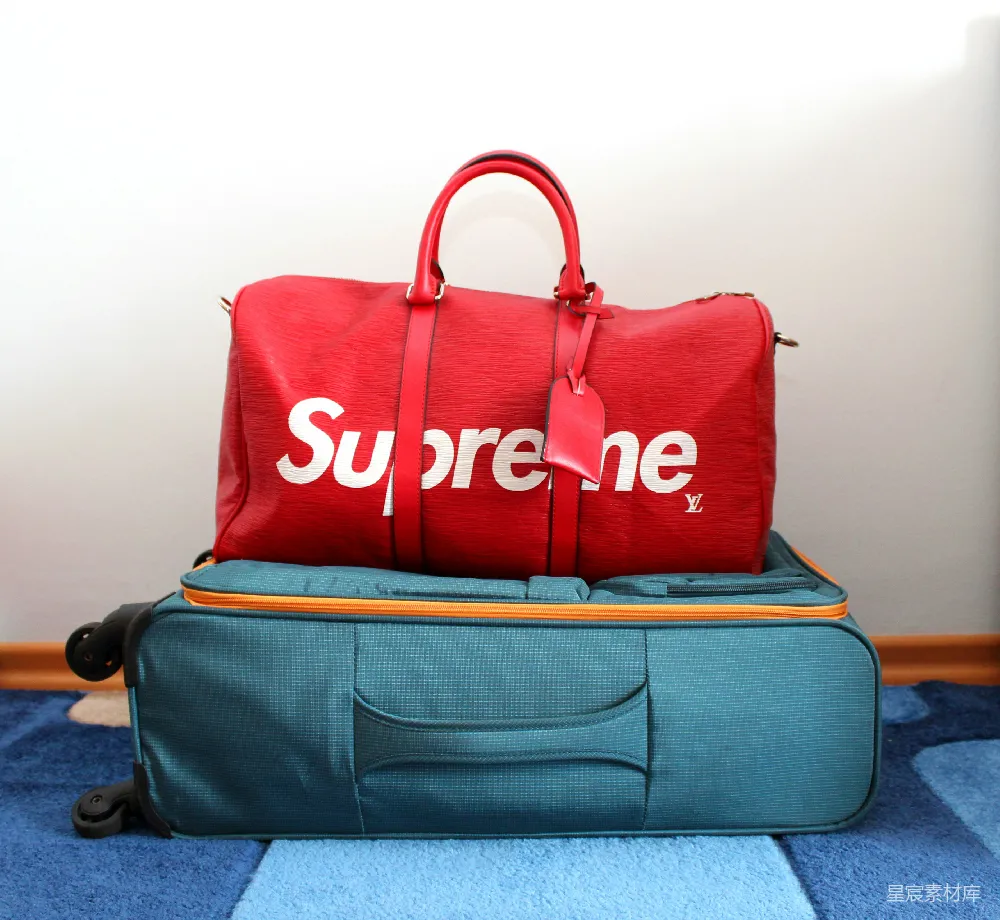 高清摄影 Supreme LV 行李箱 时尚 旅行 Supreme与LV行李箱的对比