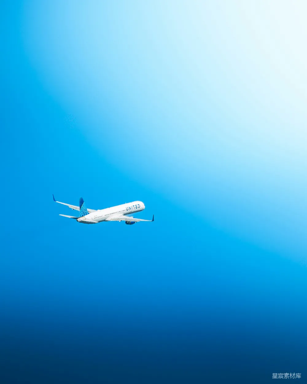 高清摄影 航空 飞机 天空 旅行 自然 蓝天中的联合航空飞机