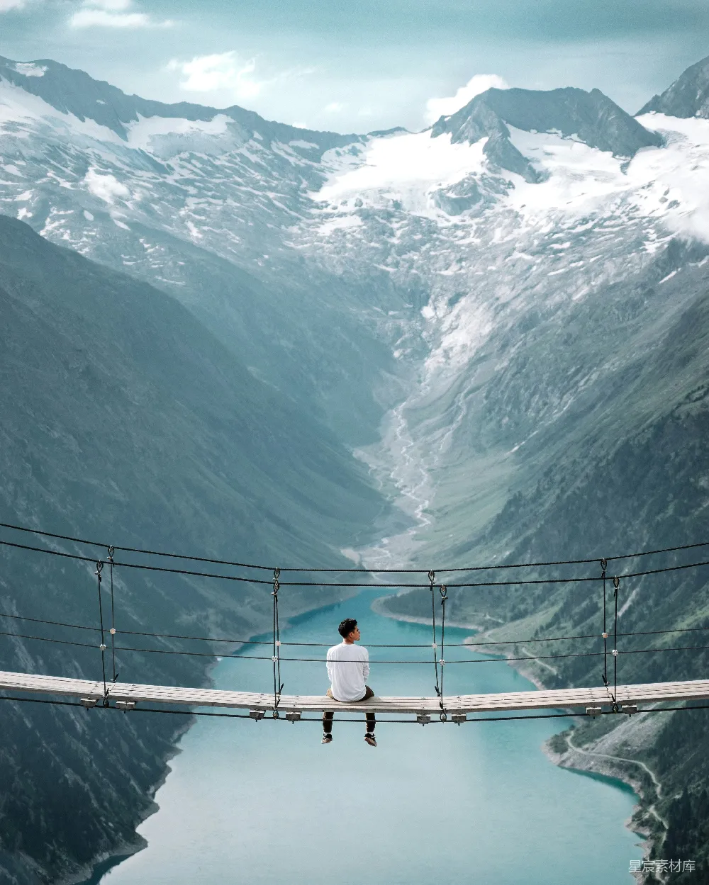 高清摄影 风景 自然 冒险 旅行 宁静 悬崖边的宁静时光