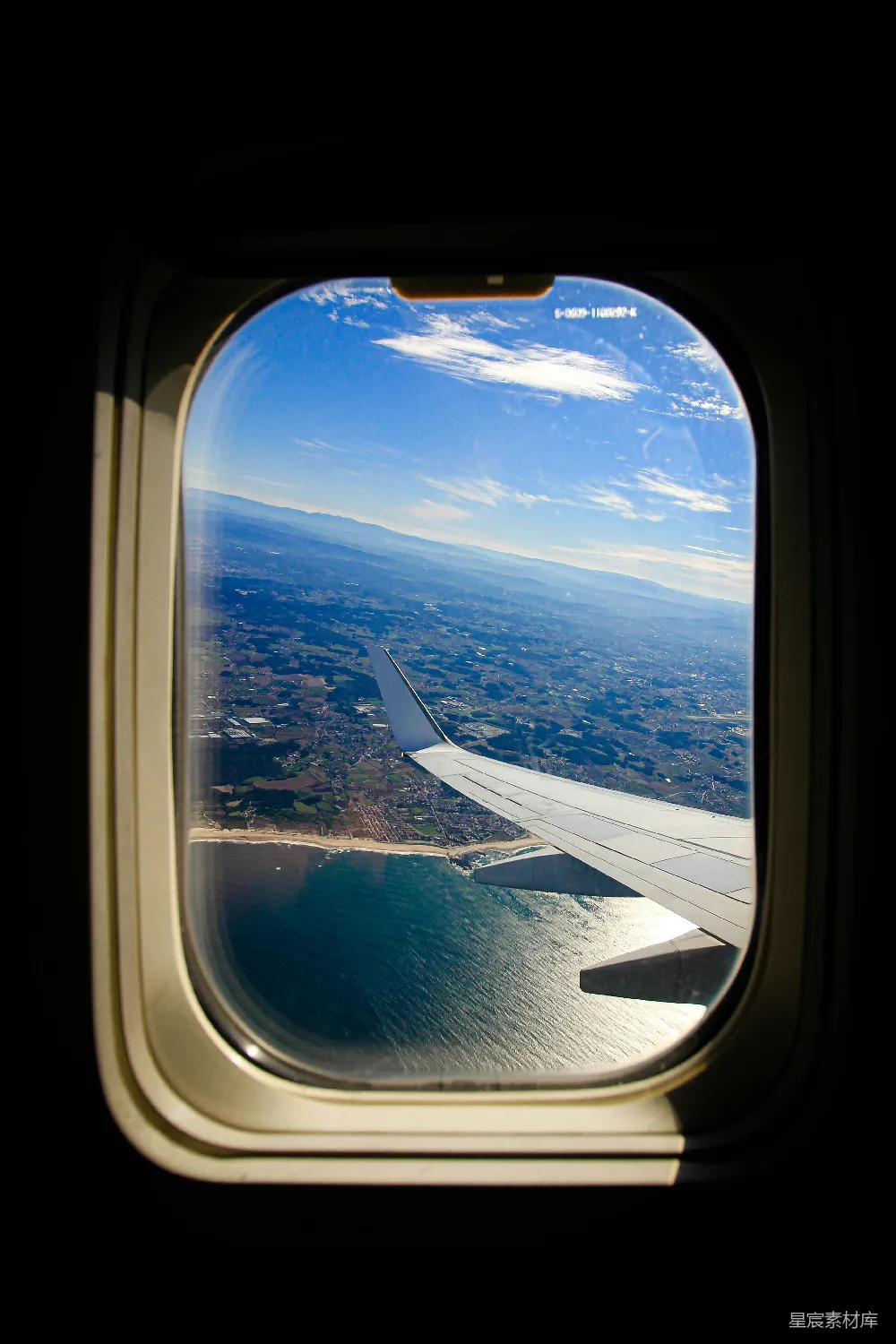高清摄影 飞机 风景 旅行 天空 海岸 飞机窗外的风景