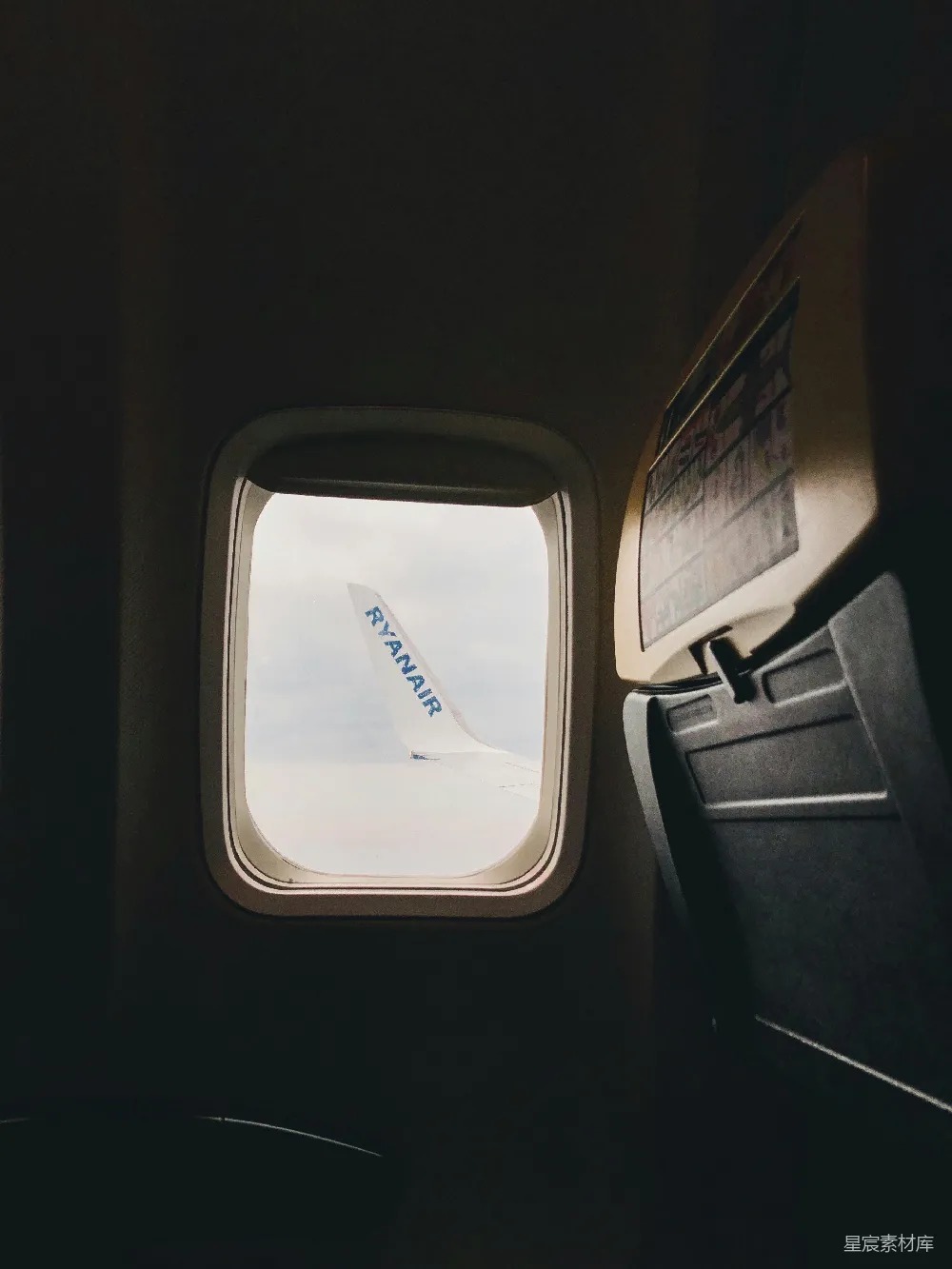 高清摄影 飞机 窗户 旅行 风景 Ryanair 飞机内部的窗外景