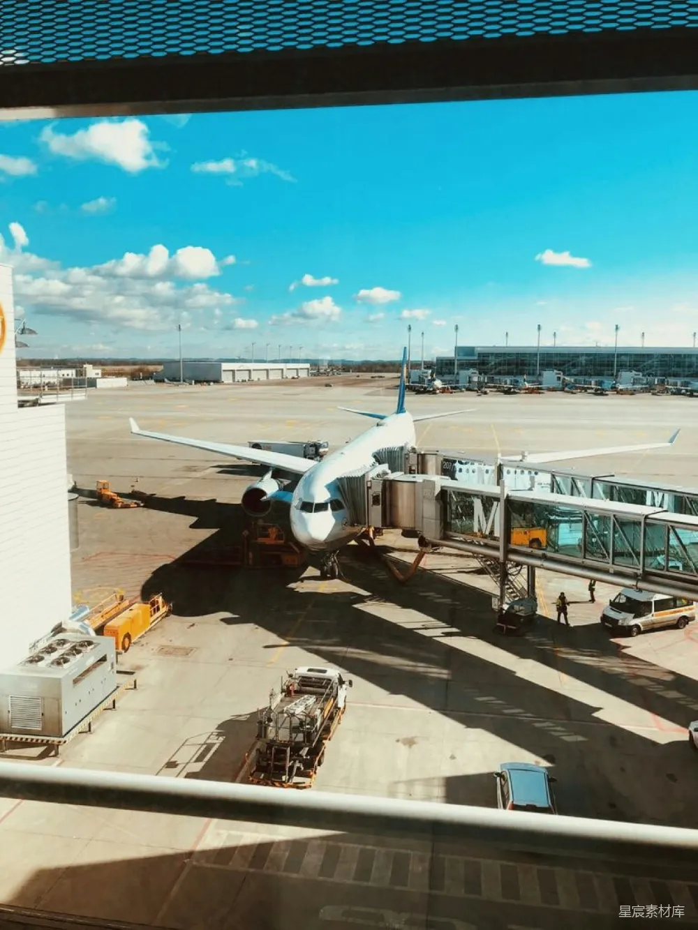 高清摄影 机场 飞机 清晨 旅行 商务 机场登机口的清晨