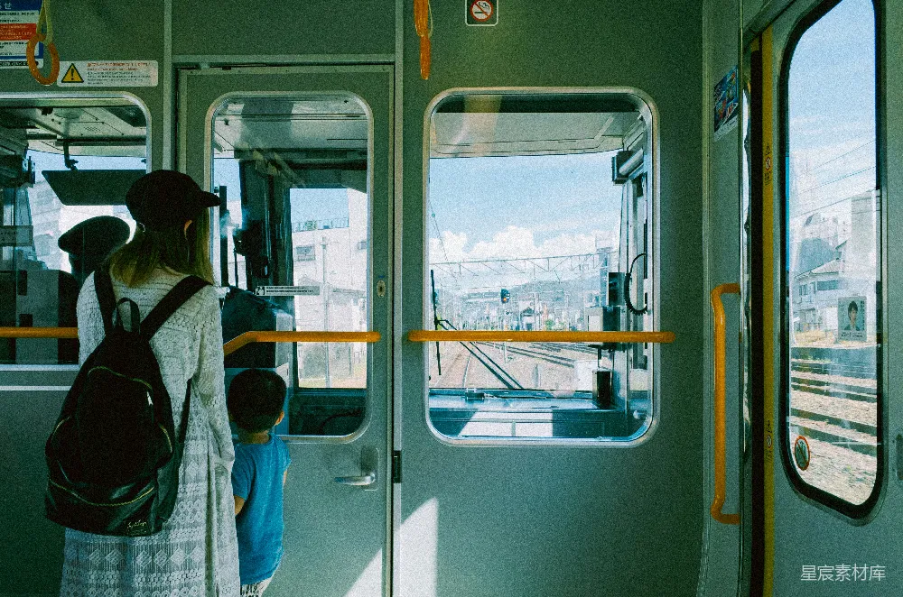 高清摄影 火车 旅行 家庭 日常 风景 火车上的旅途中