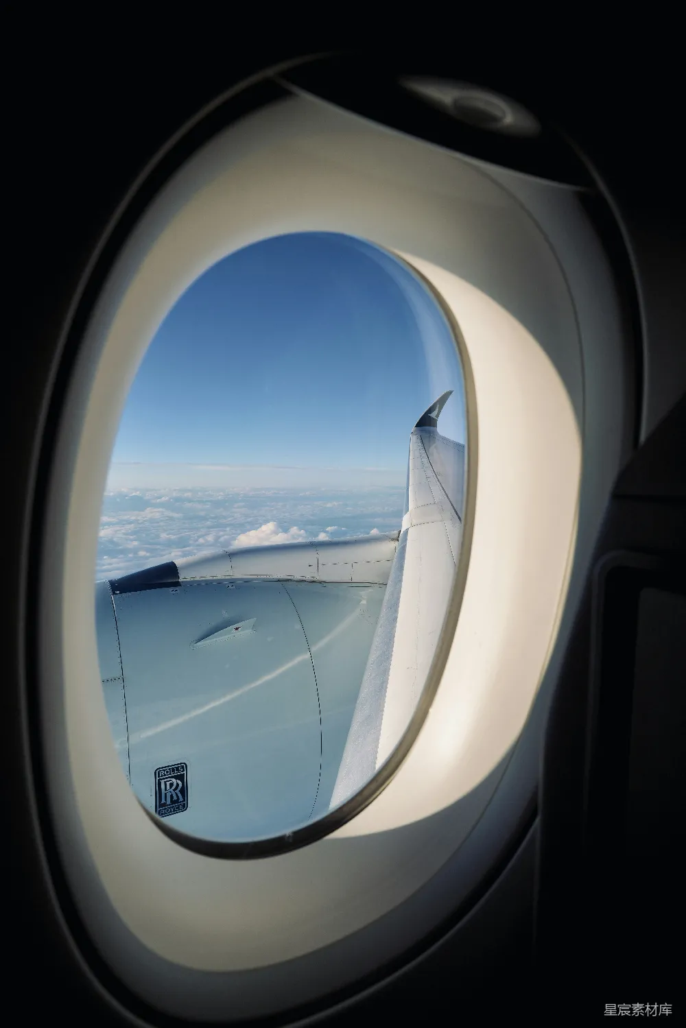 高清摄影 飞机 窗外 天空 旅行 自然 飞机窗外的蓝天白云
