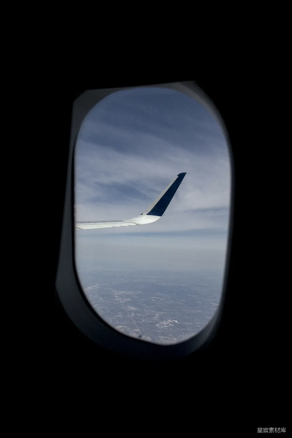 高清摄影 飞机 天空 旅行 翅膀 云层 飞机窗外的翅膀