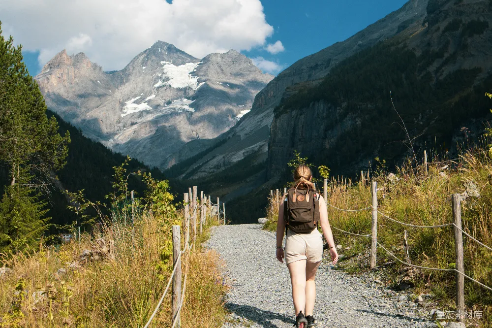 高清摄影 徒步 山景 自然 户外 旅行 徒步在壮丽山间