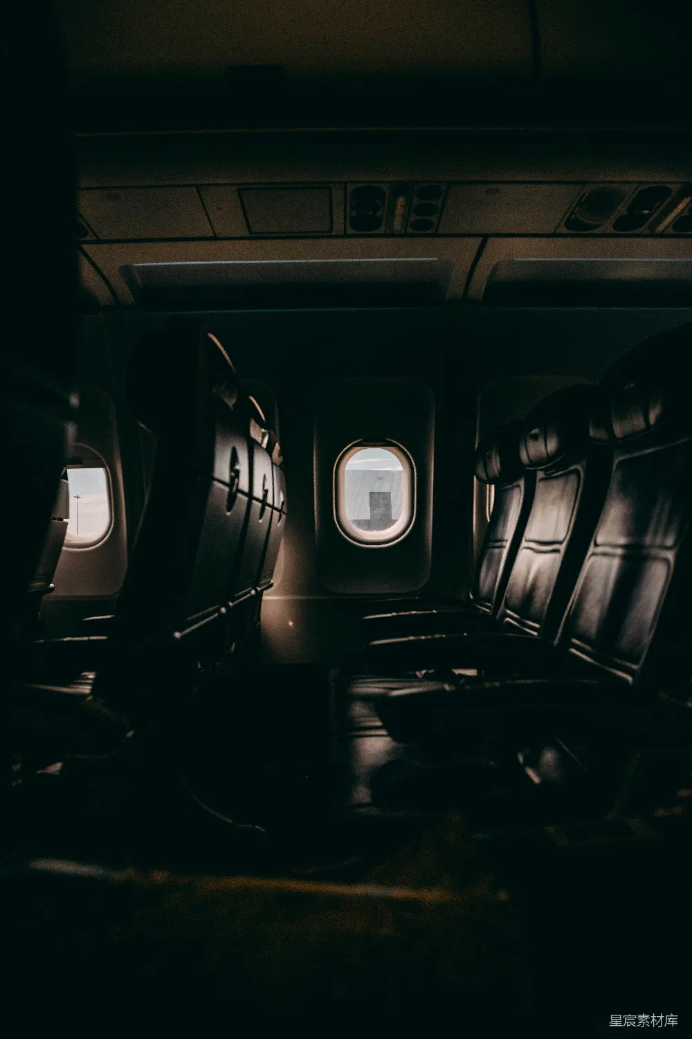 高清摄影 飞机 座椅 旅行 静谧 航拍 飞机内部的宁静时光