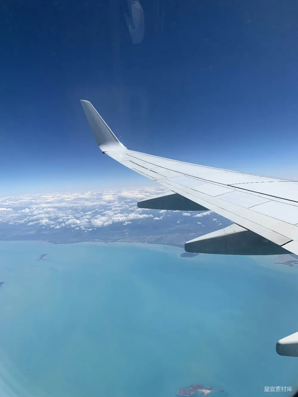 高清摄影 飞机 蓝天 海景 旅行 自然 飞机窗外的蓝天与海景