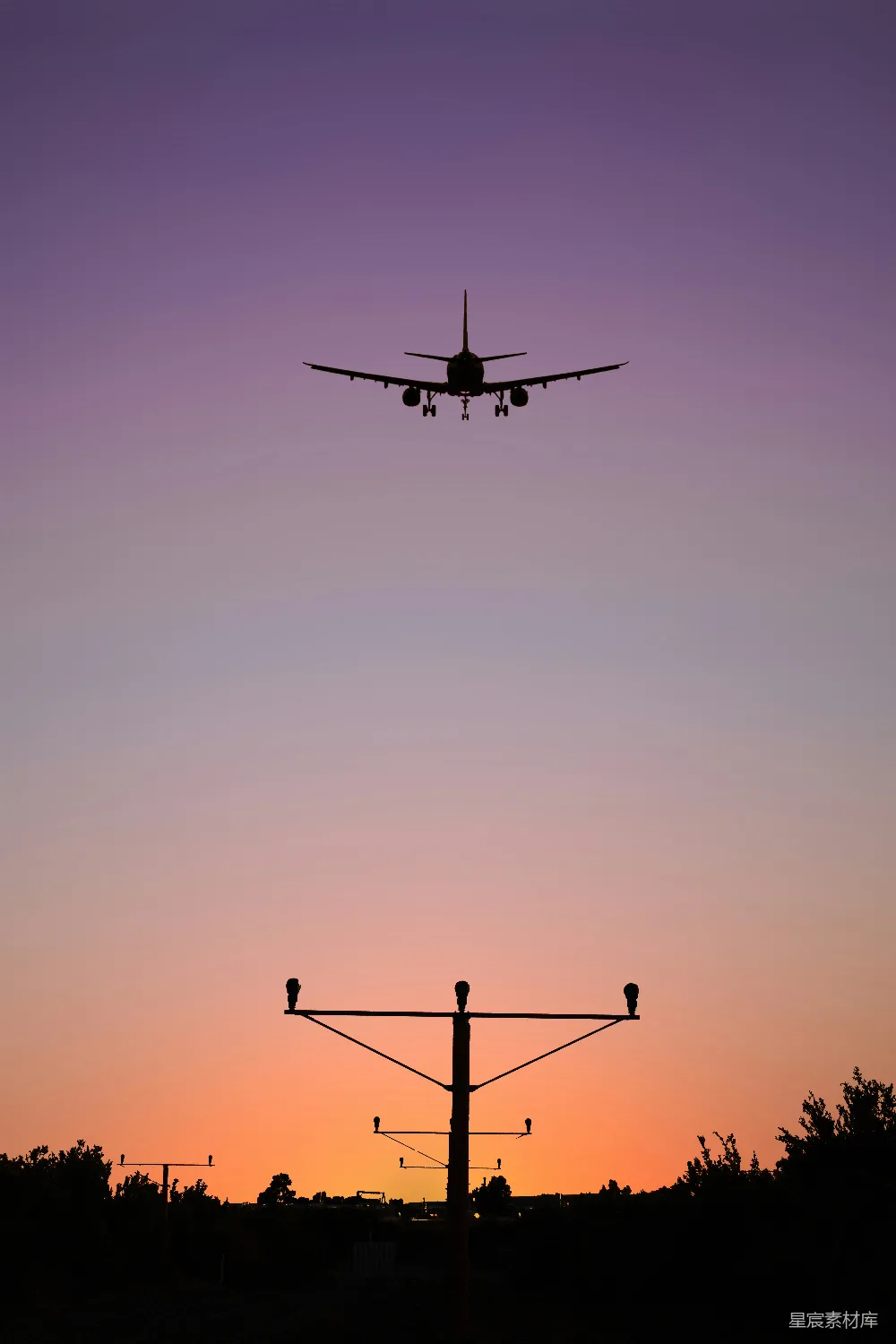 高清摄影 飞机 日落 剪影 天空 旅行 日落时的飞机降落剪影