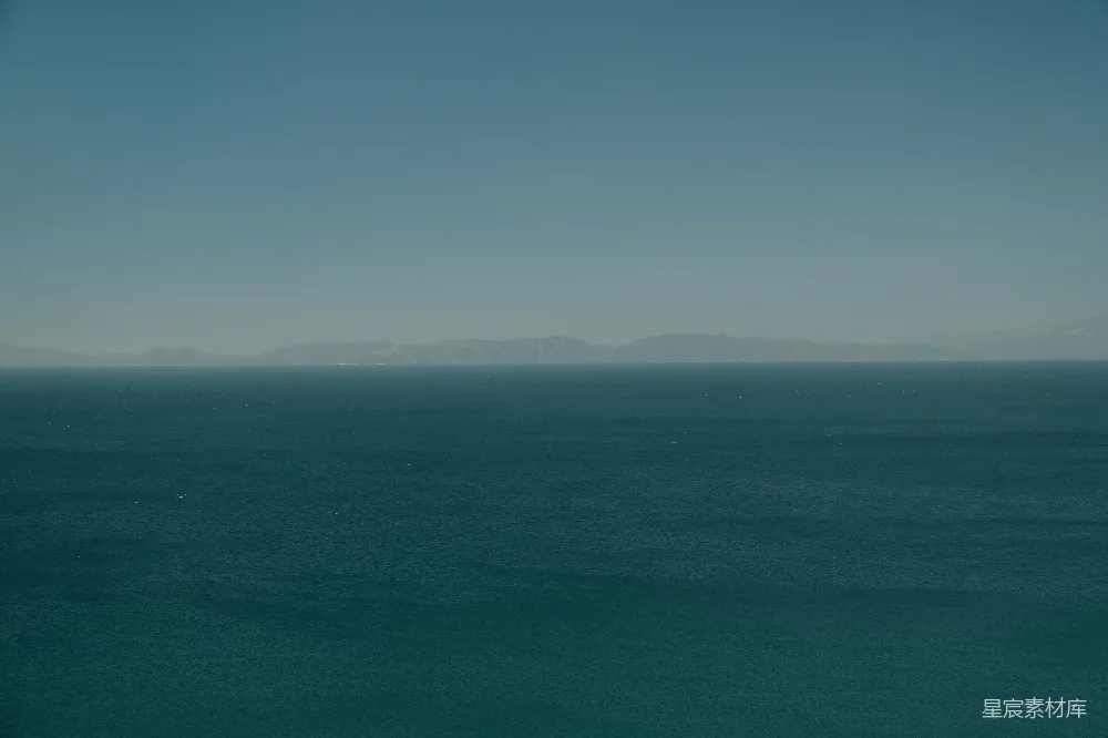 高清摄影 海景 宁静 山脉 自然风光 风景 宁静的海域与远方的山脉