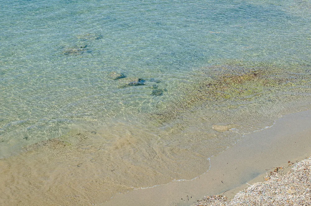 高清摄影 海滩 海洋 自然 宁静 夏日 清澈海浪与沙滩