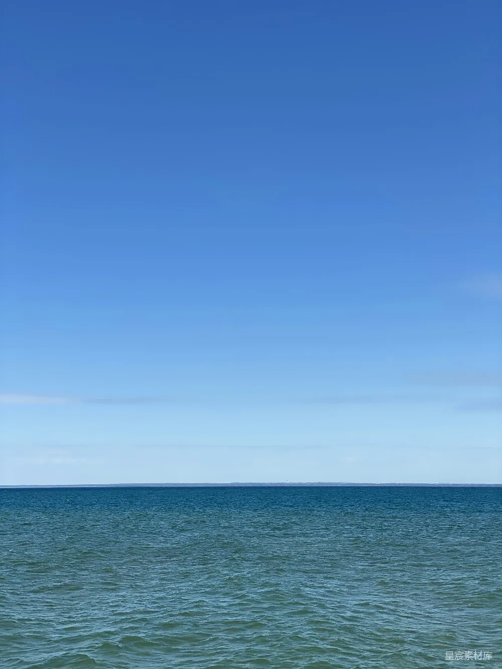 高清摄影 海景 蓝天 宁静 自然 度假 蓝天下的宁静海景