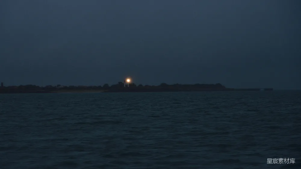 高清摄影 夜晚 灯塔 海景 宁静 自然 夜幕下的灯塔