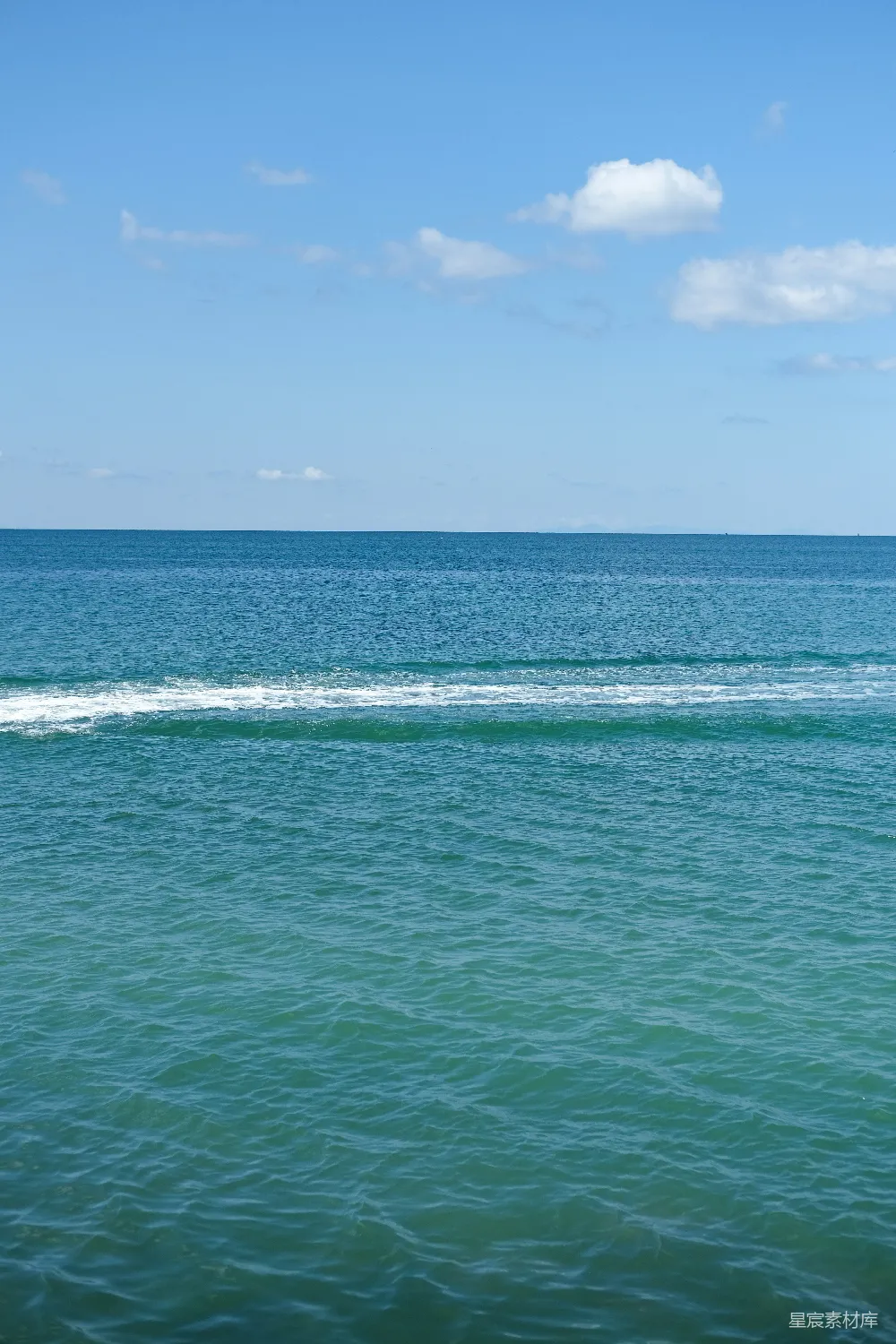 高清摄影 海滩 海景 平静 自然 度假 宁静的海滩与碧海蓝天