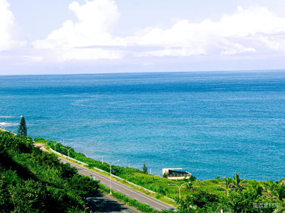高清摄影 海岸线 公路 自然风光 旅游景点 海洋 海天一色的海岸公路