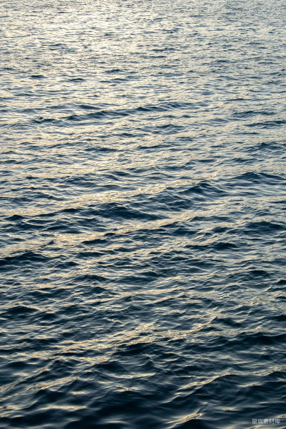 高清摄影 海洋 自然 宁静 水波 日落 海面涟漪