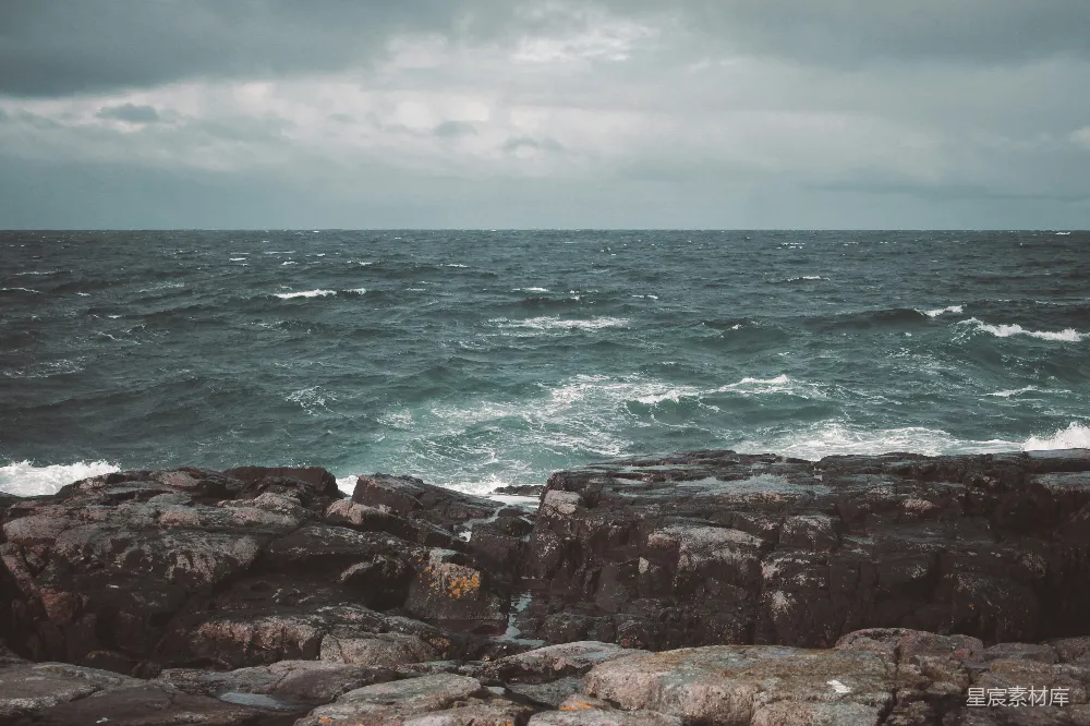 高清摄影 海岸 风暴 岩石 自然 风景 风雨中的海岸