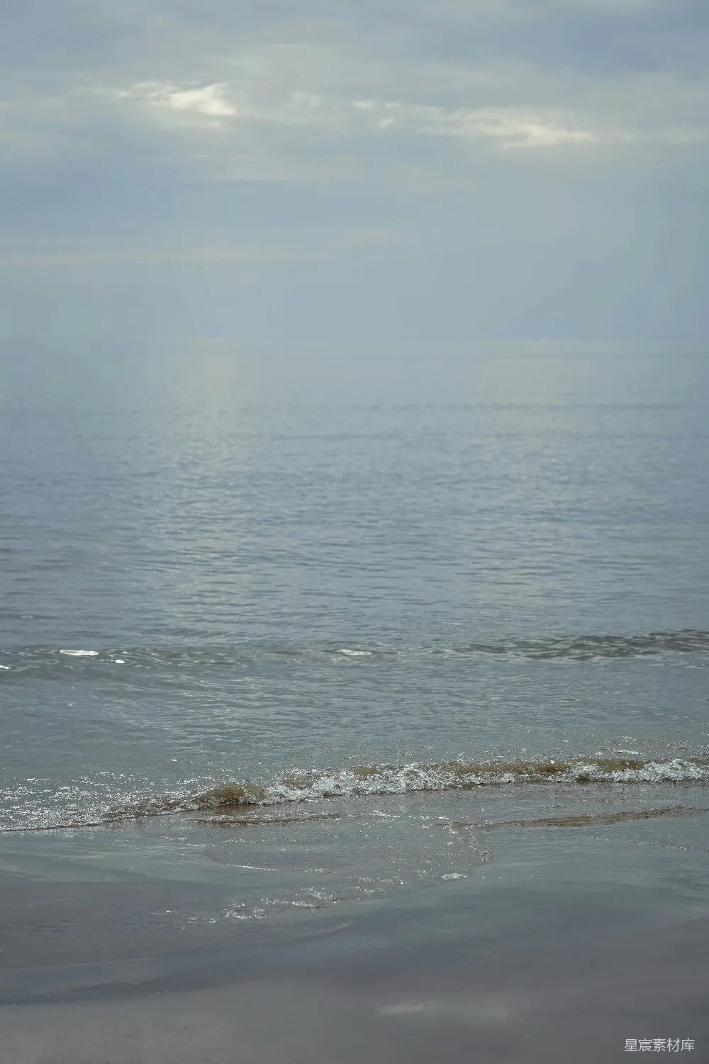 高清摄影 海滩 海浪 平静 自然 风景 海浪与平静的海滩