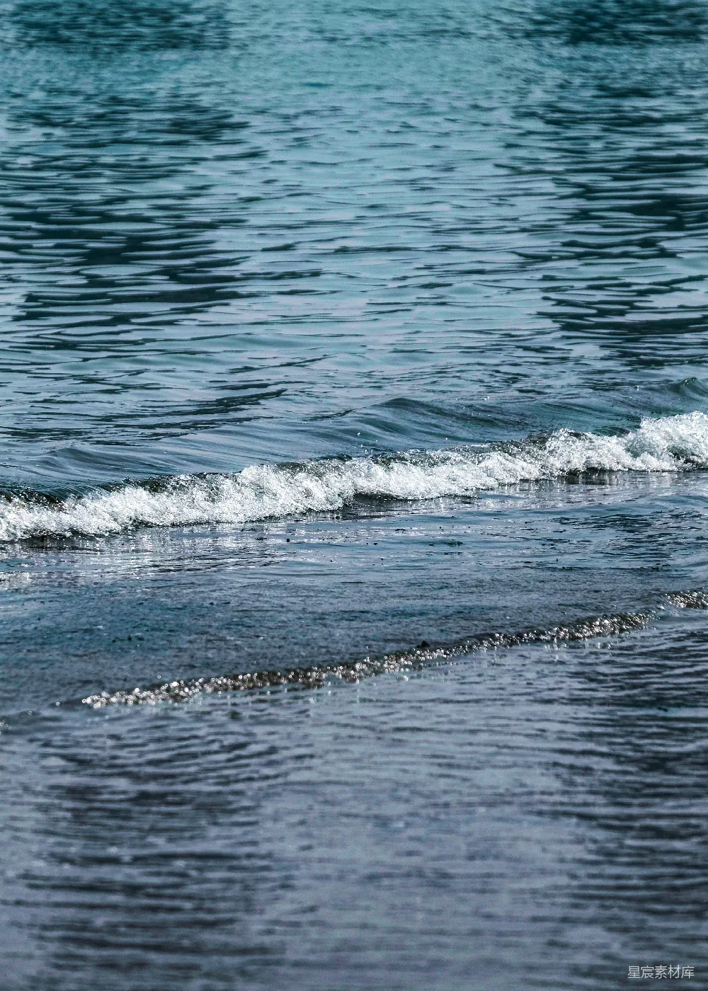 高清摄影 海浪 自然 平静 蓝色 海岸 海浪的轻柔波动