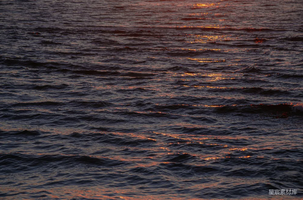 高清摄影 海浪 夕阳 自然 宁静 背景 夕阳下的海浪