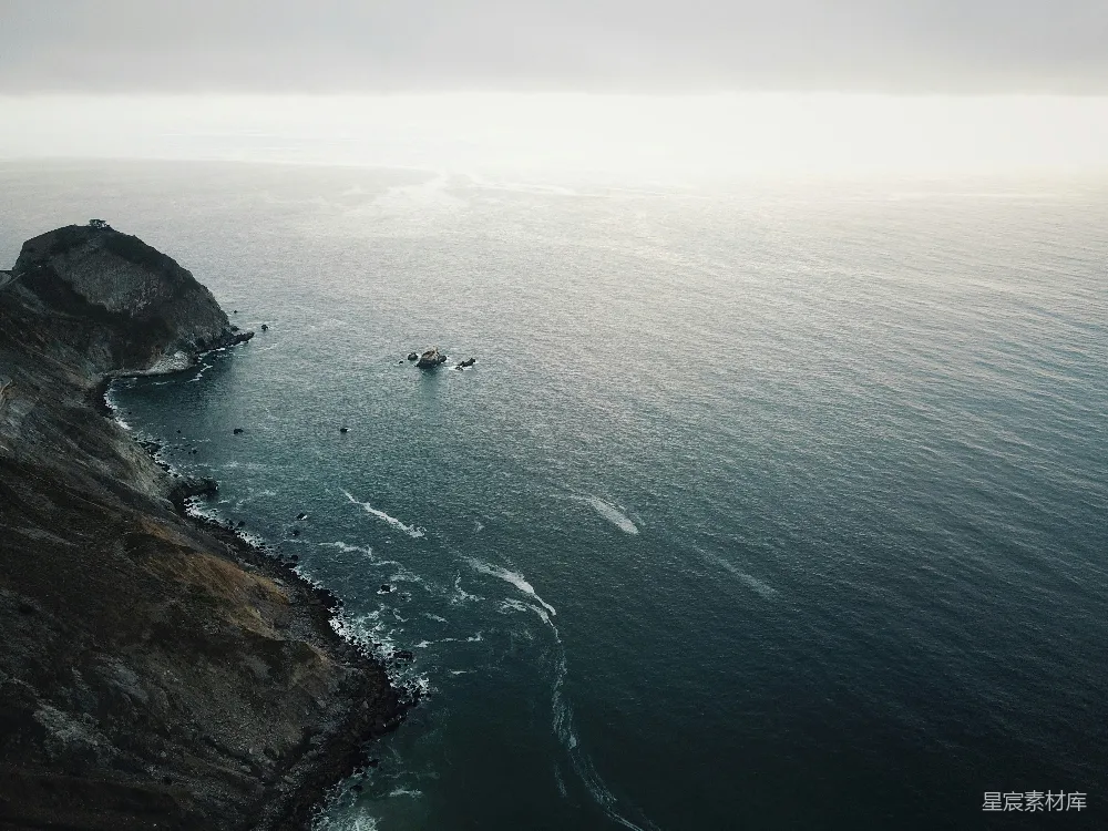 高清摄影 海岸线 雾气 宁静 自然风光 旅行 雾蒙蒙的海岸线