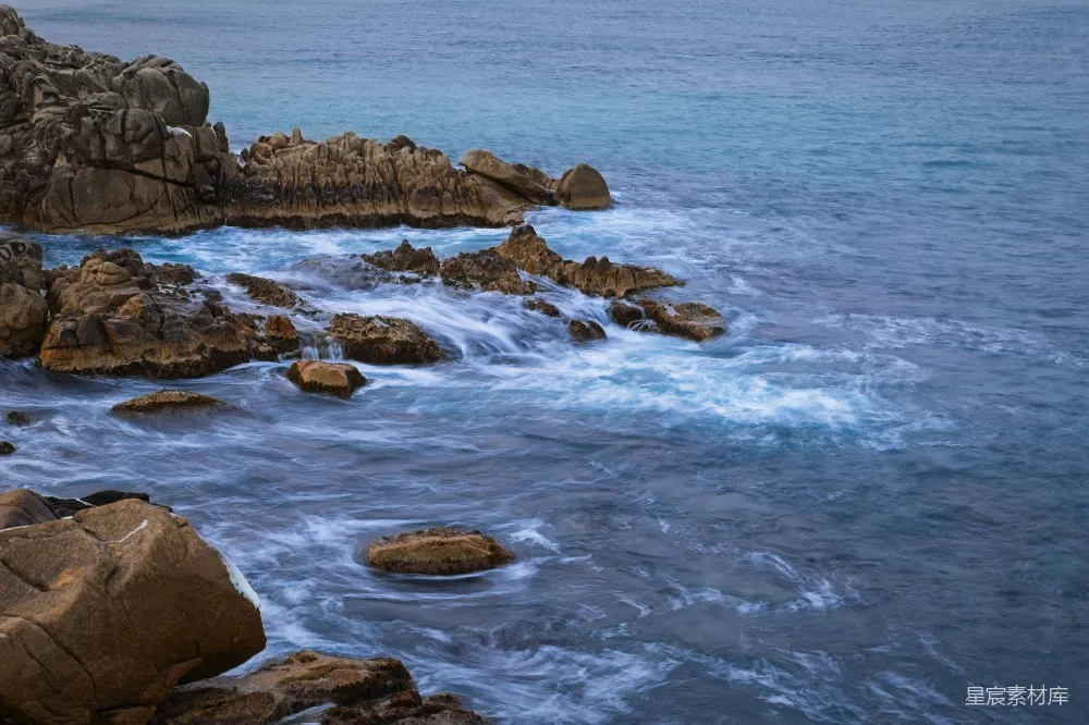 高清摄影 海岸 自然 岩石 波浪 宁静 海岸礁石与波涛