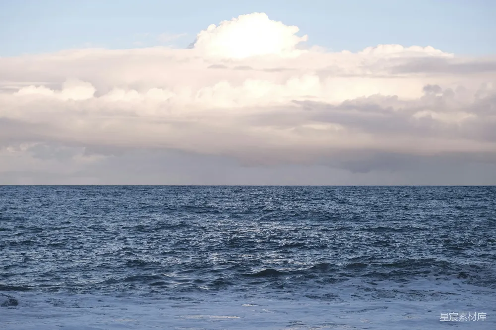 高清摄影 海洋 宁静 自然 天空 风景 平静的海洋与白云