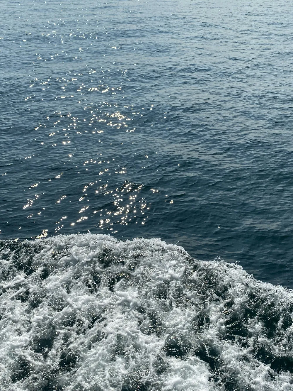高清摄影 海景 波浪 自然风光 水波 旅行 船行海面波光粼粼