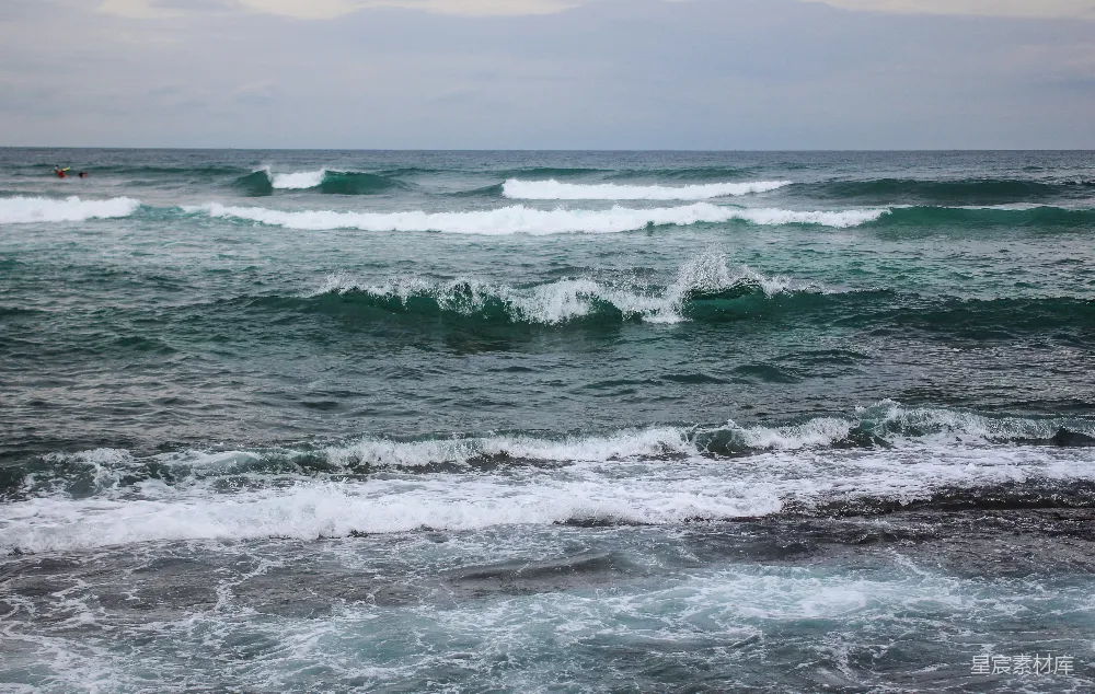 高清摄影 海洋 自然 风景 海滨 宁静 海浪拍打岸边