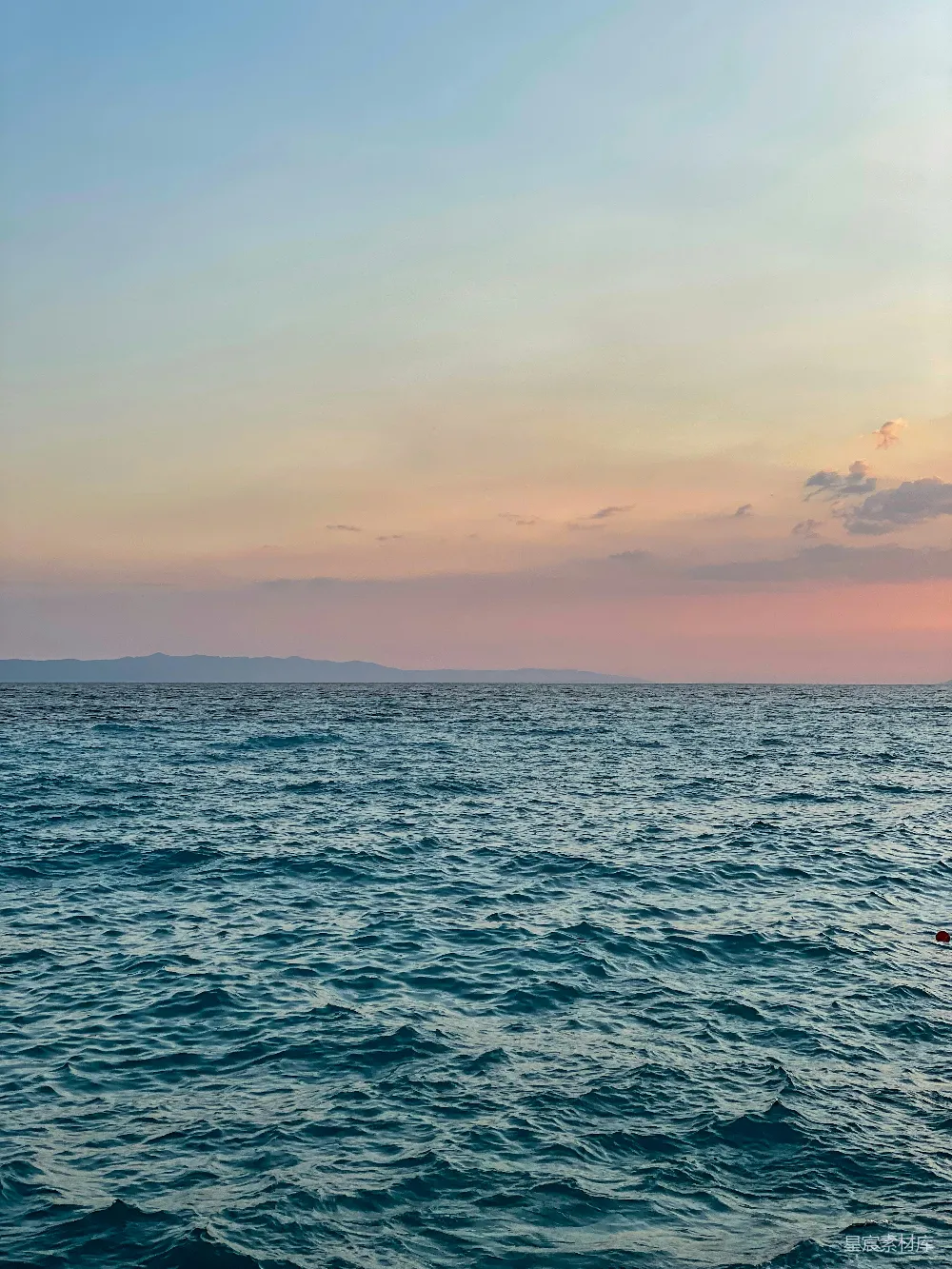 高清摄影 海景 日落 宁静 自然风光 旅行 夕阳下的海平线