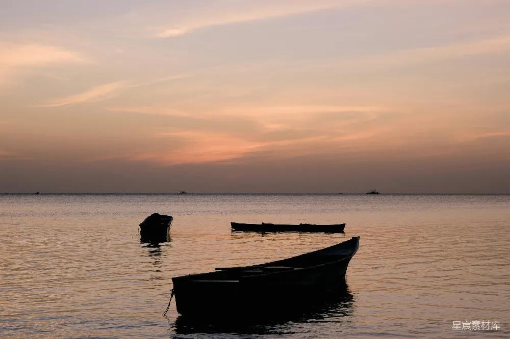 高清摄影 夕阳 渔舟 宁静 自然 风景 夕阳下的宁静渔舟