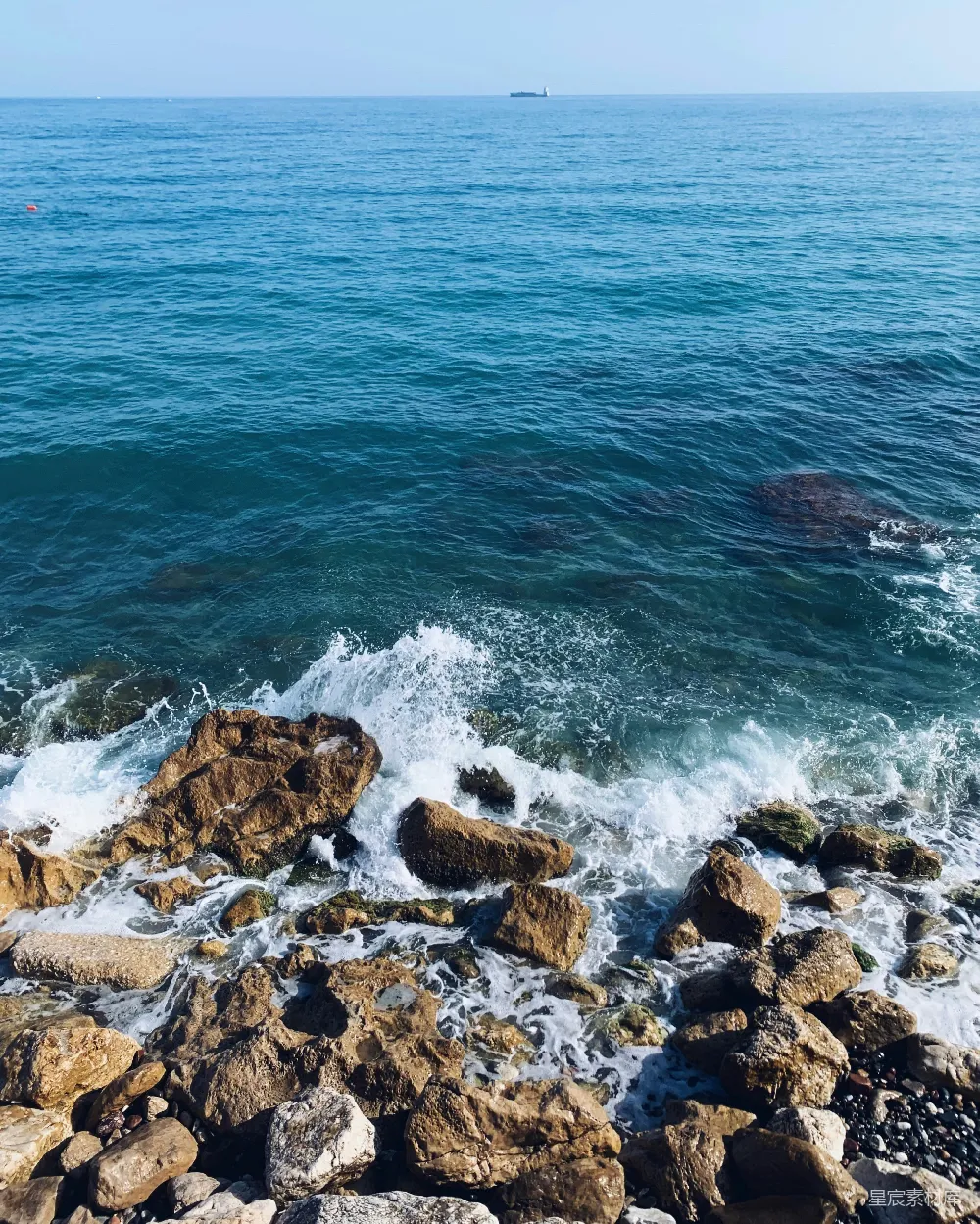 高清摄影 海岸 自然风光 海浪 岩石 海岸线 海浪拍打岩石