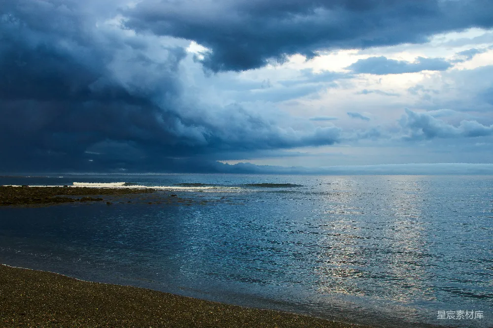 高清摄影 海岸线 天空 海洋 风暴 宁静 风雨欲来前的宁静海岸