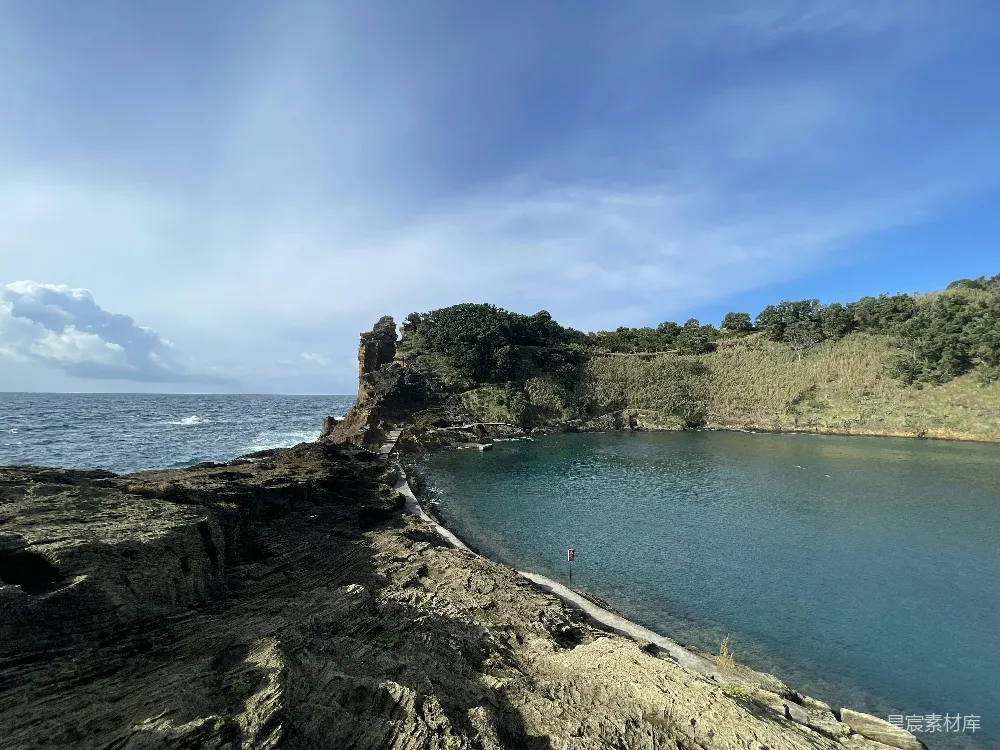 高清摄影 海景 岩石 自然风光 旅游 海岸线 海边的岩石景观